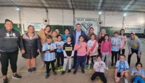 El intendente Bertellys visitó la Escuela Municipal de Fútbol Femenino